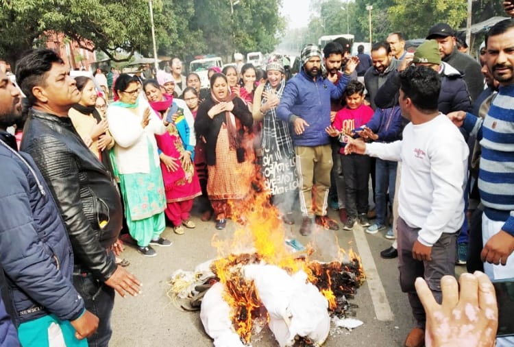 People Protests Against Raveena Tandon, Farah Khan And Bharti Singh In Punjab