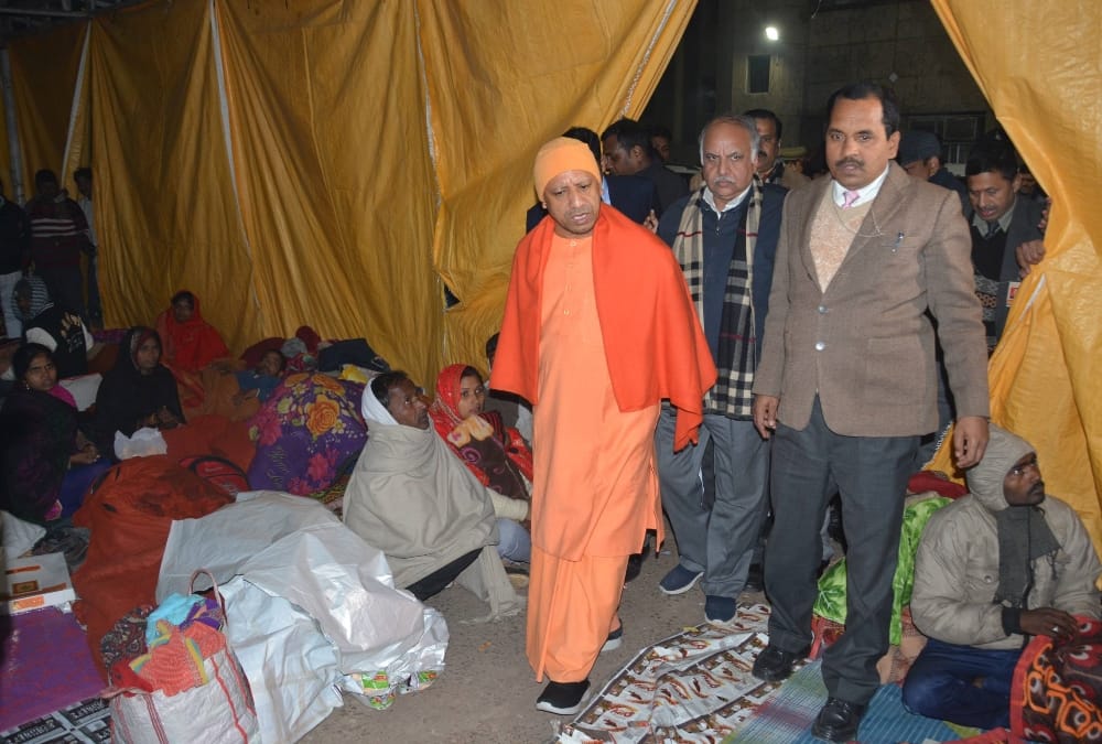 Chief Minister Yogi adityanath inspection of rain basera.