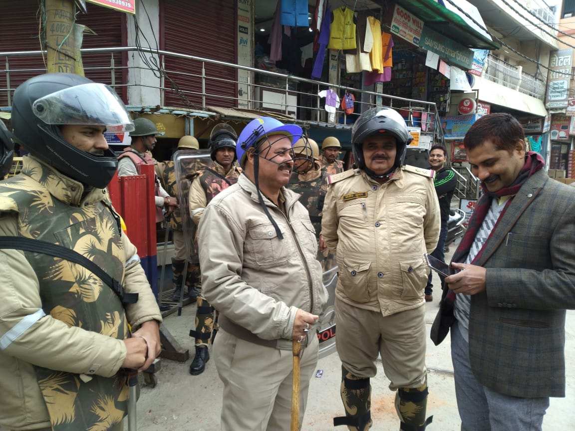 Anti CAA protest during Violent man Trying to escape the law in gorakhpur