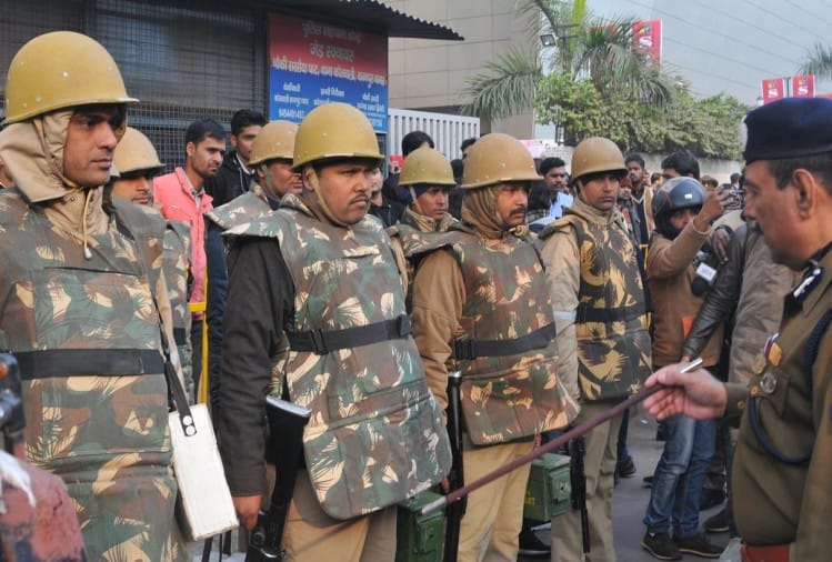 मॉक ड्रिलएडीजी ने दागीं गोलियां, जवानों ने दंगाइयों पर कसा शिकंजा