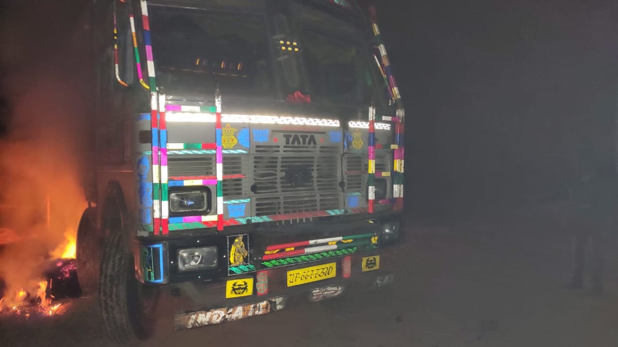 Elderly man dies after being crushed by a truck in Bhadohi, villagers burnt truck