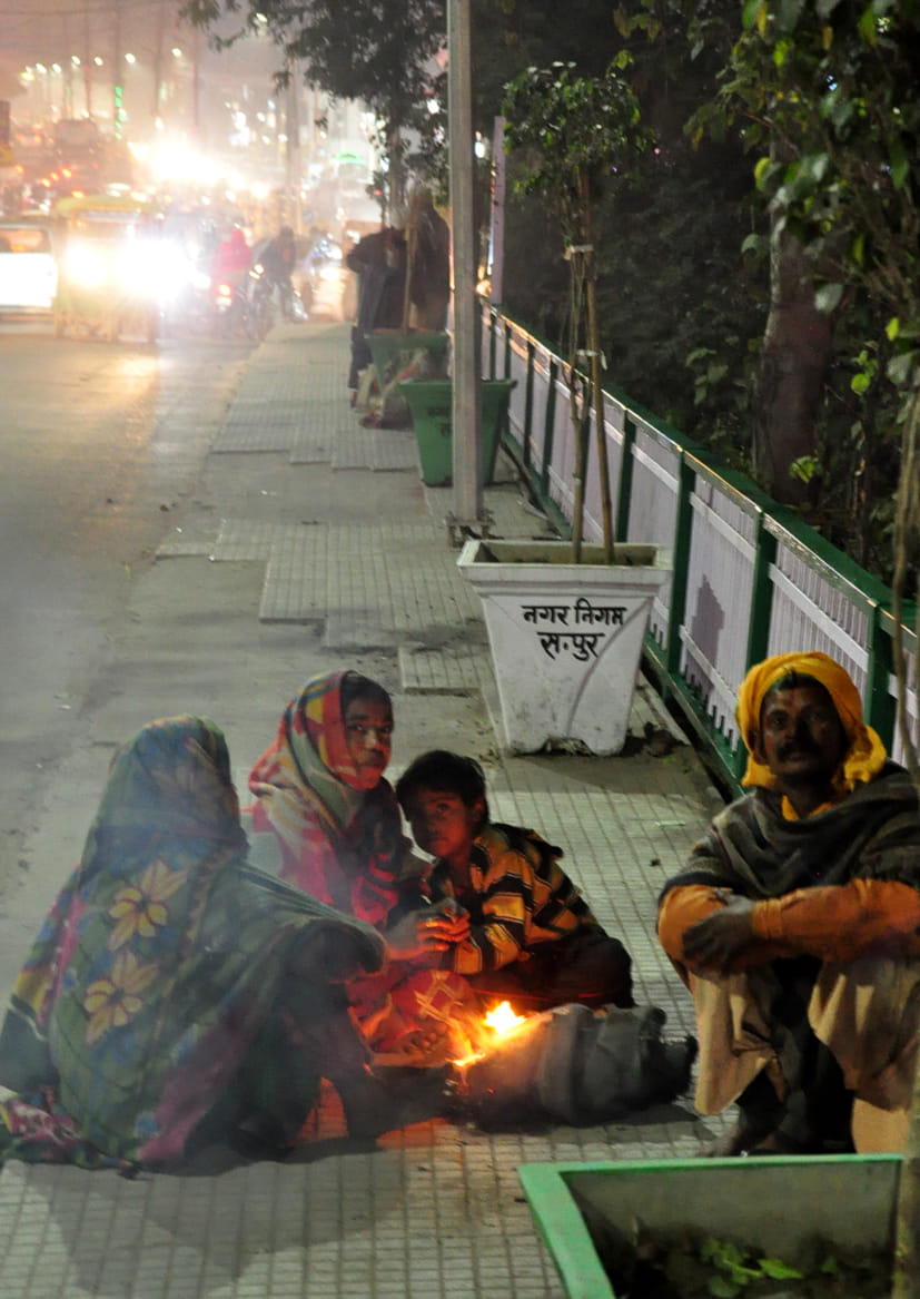 Mercury reaches three degrees, people shiver with cold