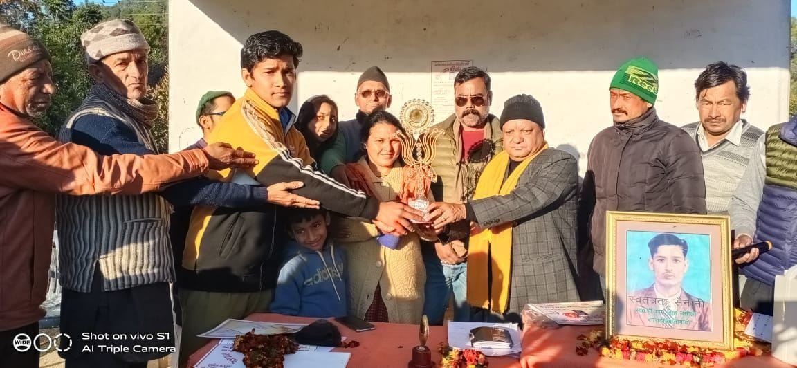 Ajay Bora of Kharoli gets scholarship