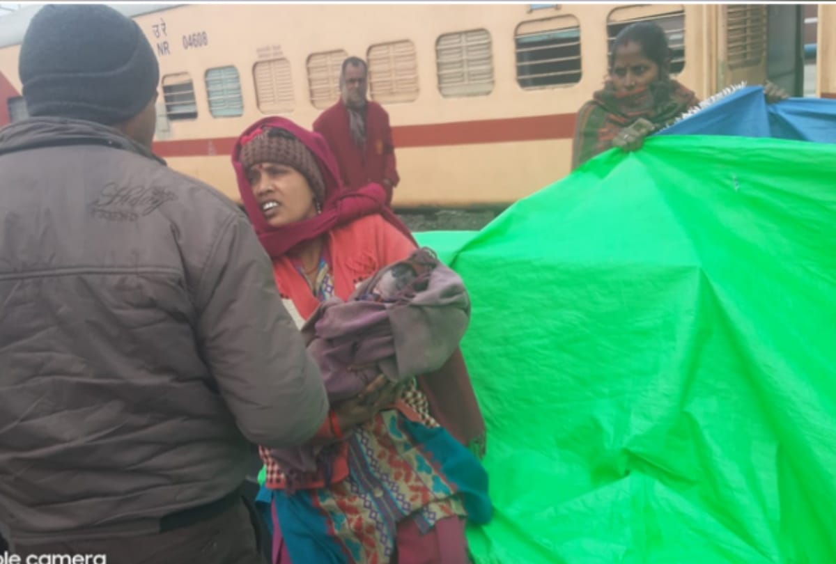 Passenger gives birth to Baby on Railway Platform in Basti