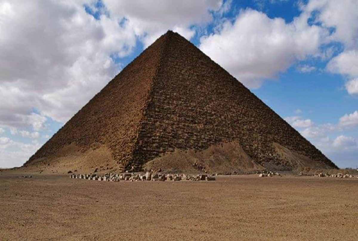 Wonders of the world Bent Pyramid ancient Egyptian pyramid of Dahshur