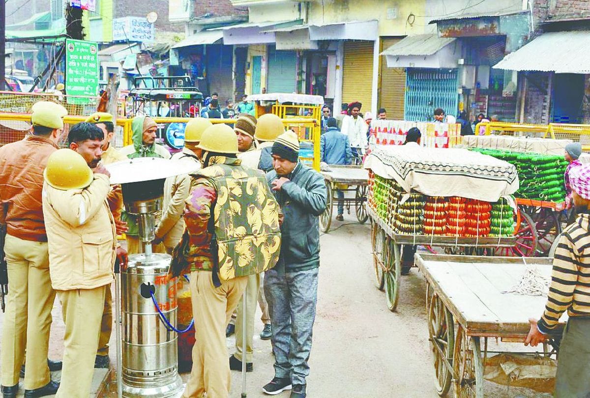bangles markets open in firozabad after caa protests