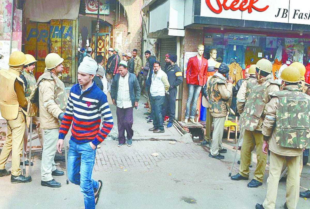 bangles markets open in firozabad after caa protests