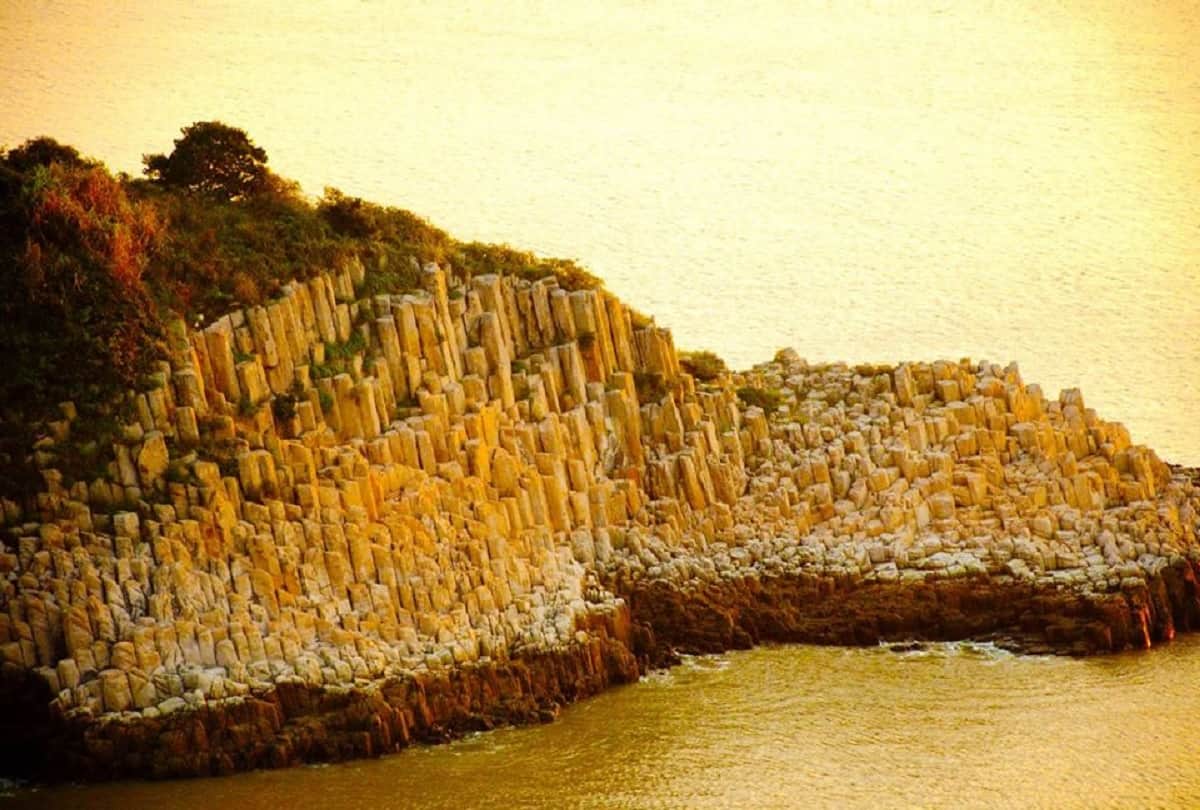 Huaao Island Mystery the Stone forest of China