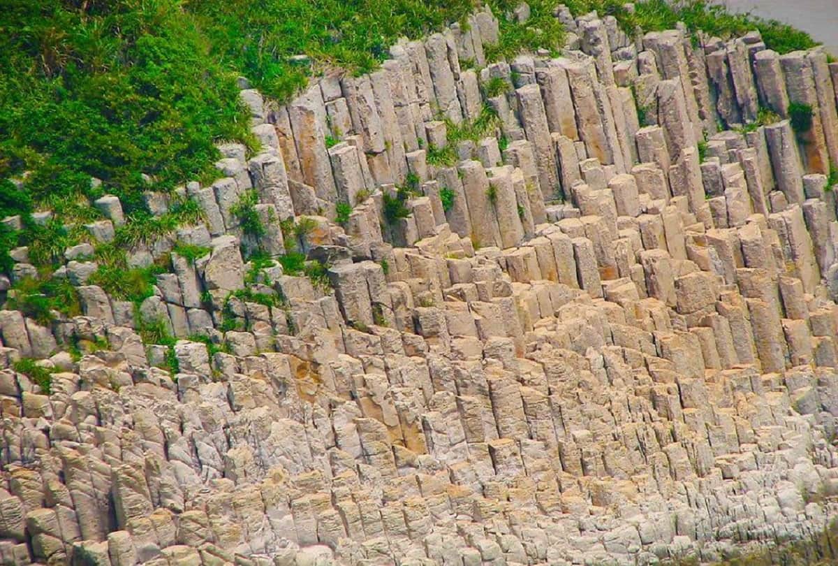 Huaao Island Mystery the Stone forest of China