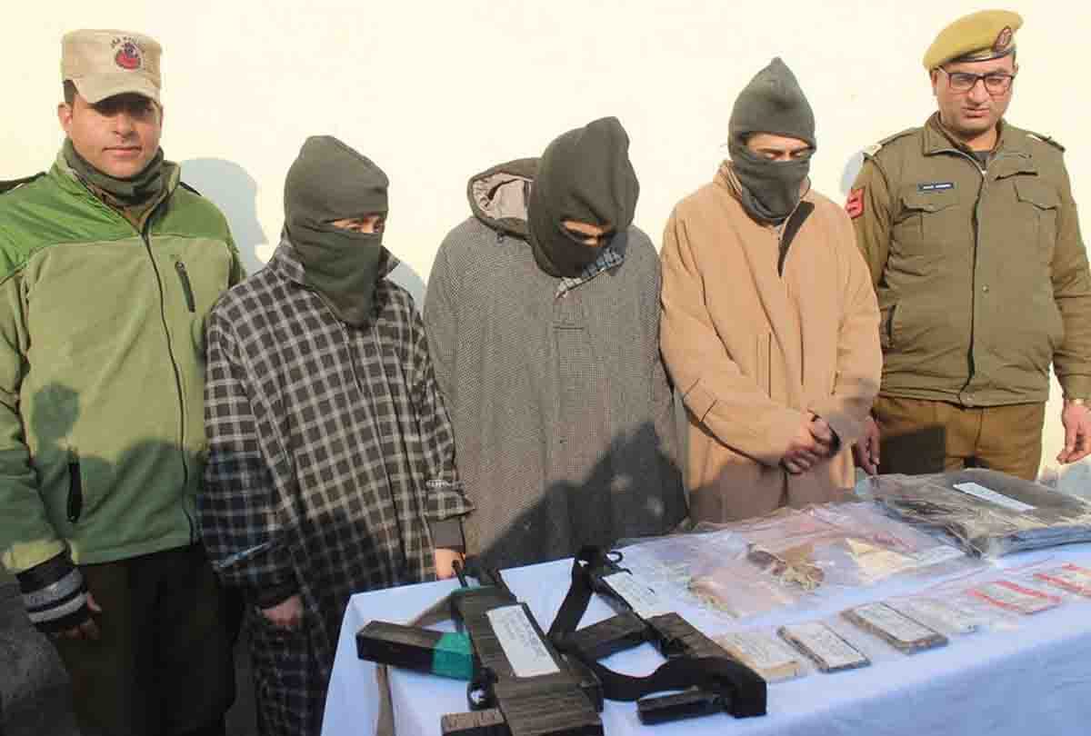 gang of robbers looting truck on National highway arrested in Srinagar jammu kashmir