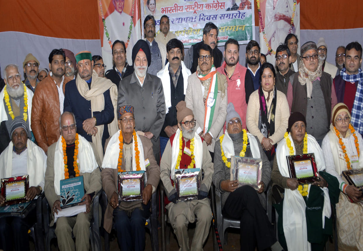 51 Congressman honored on foundation day in kanpur