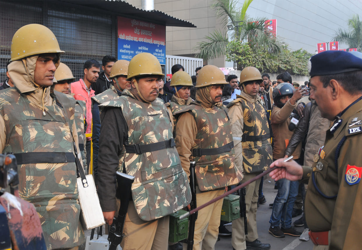 CAA protest in kanpur, ADG fired, soldiers handled the front