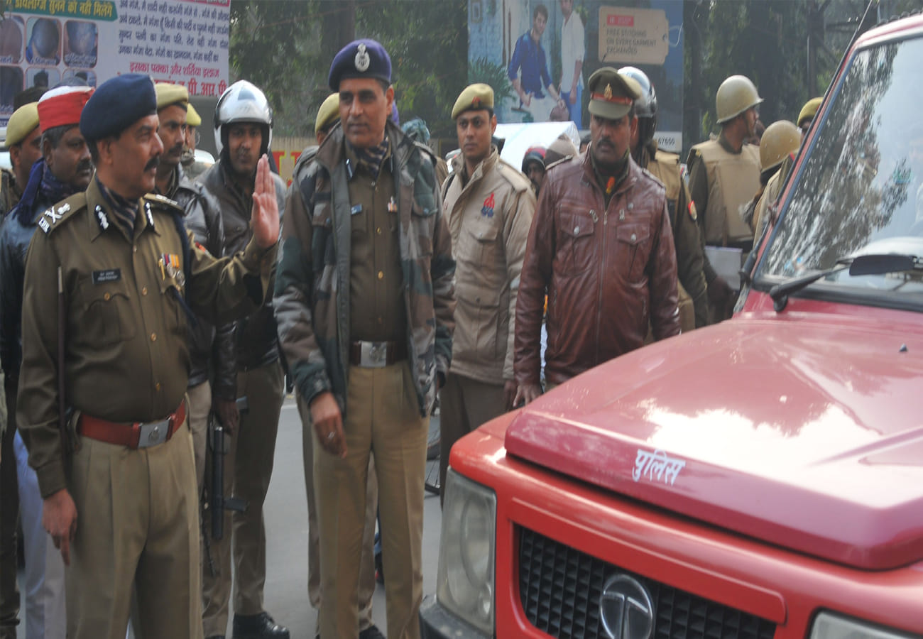 CAA protest in kanpur, ADG fired, soldiers handled the front