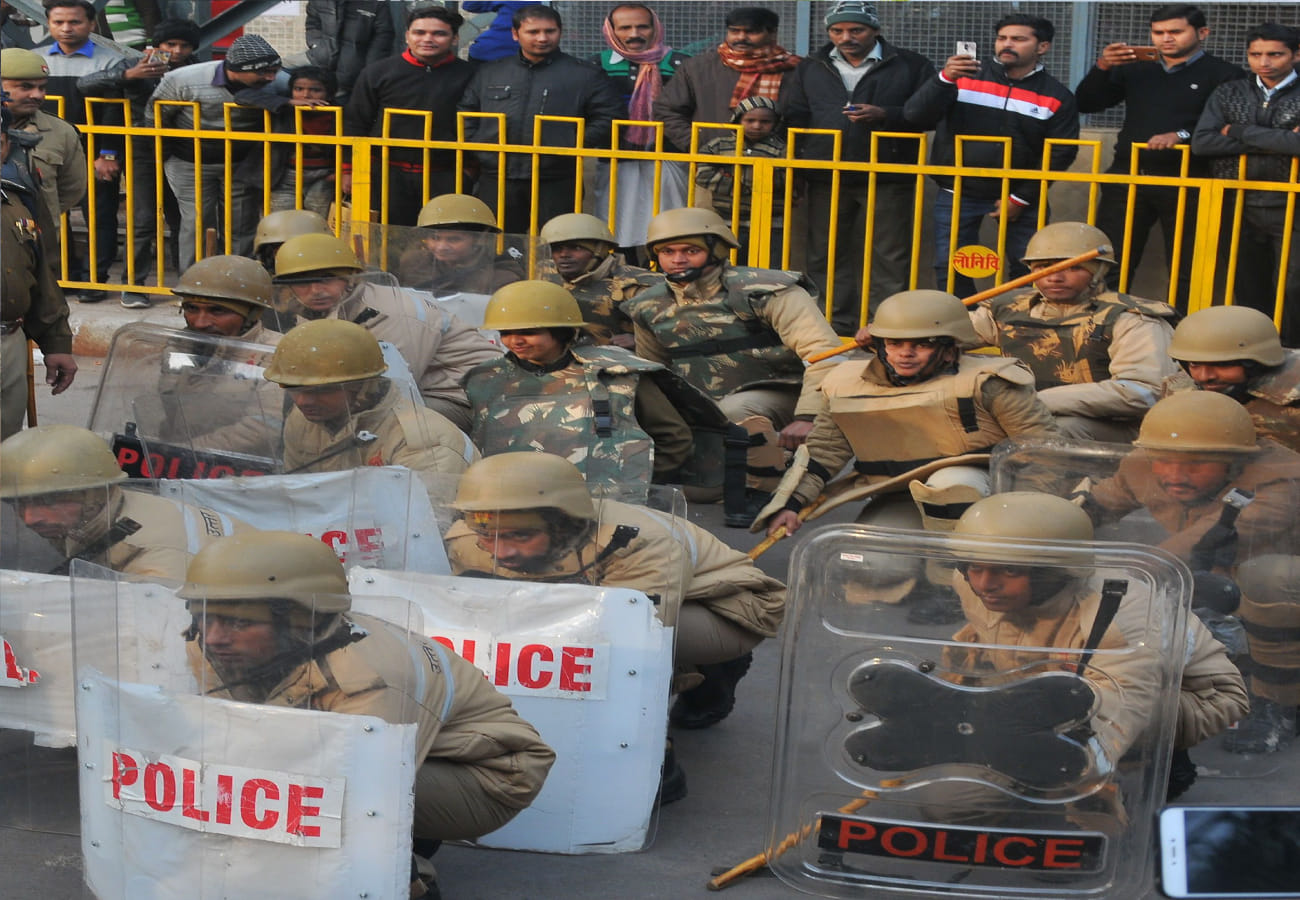 CAA protest in kanpur, ADG fired, soldiers handled the front