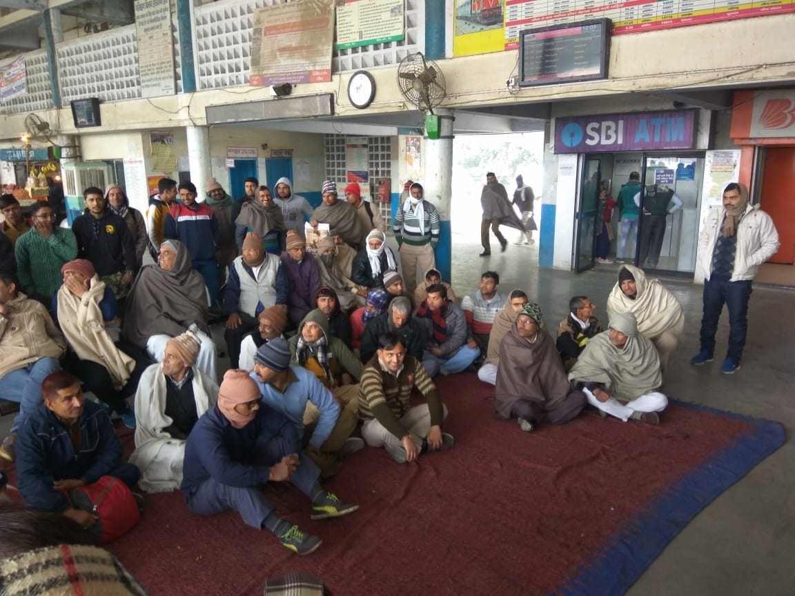 roadways employees demonstrated against the kilometer scheme