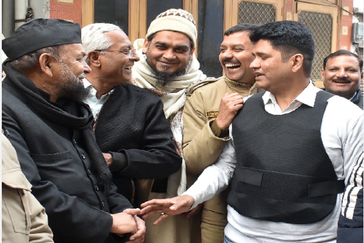Police officials have distributed flowers to Muslim people on the Namaz after the violence in Meerut