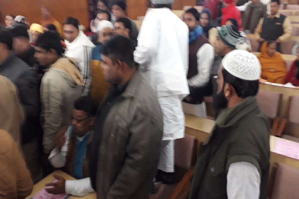 CAA Protest, Ruckus in Municipal Corporation board meeting at Meerut of Uttar Pradesh