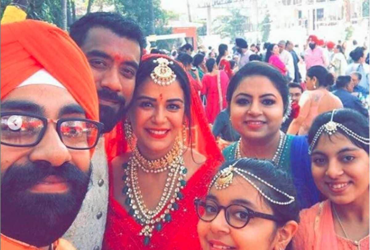 actress mona singh share new year photo with husband after wedding