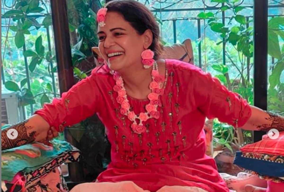 actress mona singh share new year photo with husband after wedding