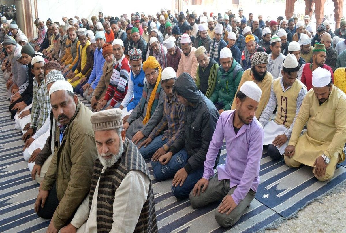 People gave message of harmony on peaceful Friday in agra