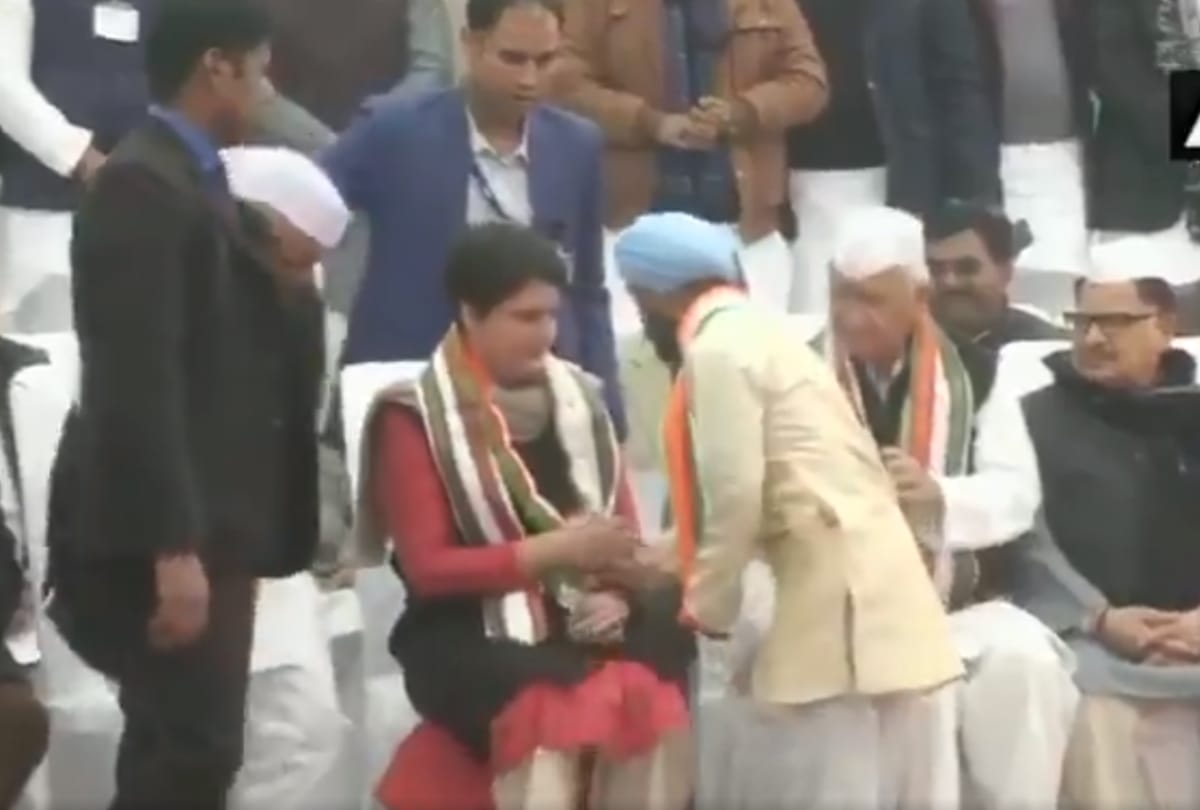 Man breaches security of Priyanka Gandhi Vadra at a party event in Lucknow