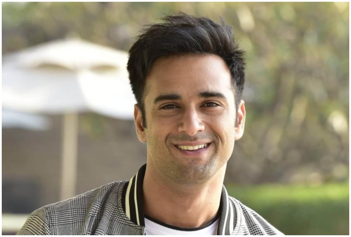 Fukrey 3 Goes On Floors Pulkit Samrat Shares Picture From Muhurat Puja Richa Chaddha Varun Sharma Film