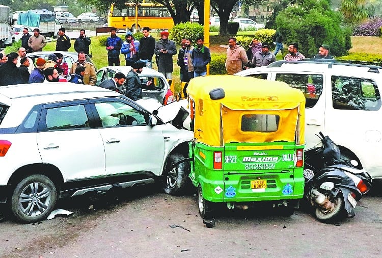 Road Accident in Chandigarh, Traffic Jam Sort Outed by Engineer