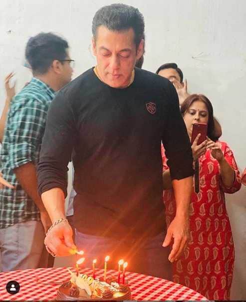 salman khan cries when he greets his fans on birthday