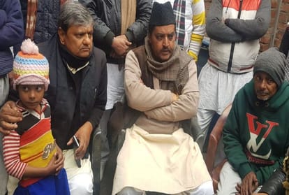 police detained SP leader Naresh Uttam in firozabad