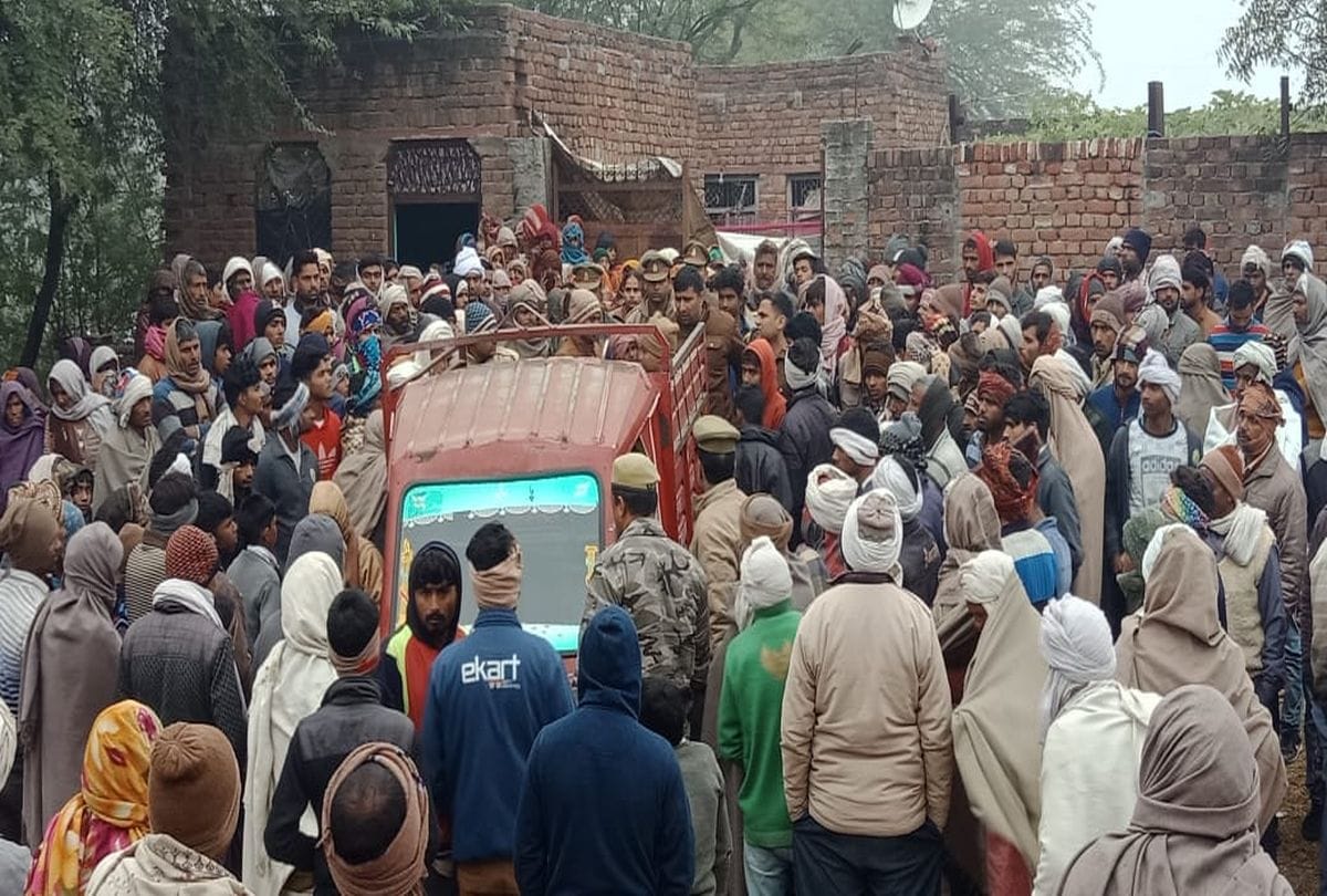 young man commits suicide after murder of his wife in agra