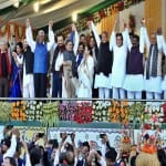 मंच पर जुटे विपक्षी नेता