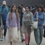 कड़ाके की सर्दी में गर्म कपड़ों में कैद सैलानी