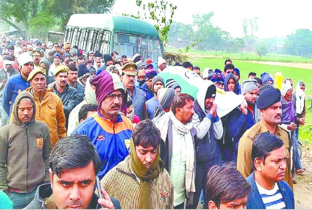 Funeral of BSF jawan with military honors in kasganj