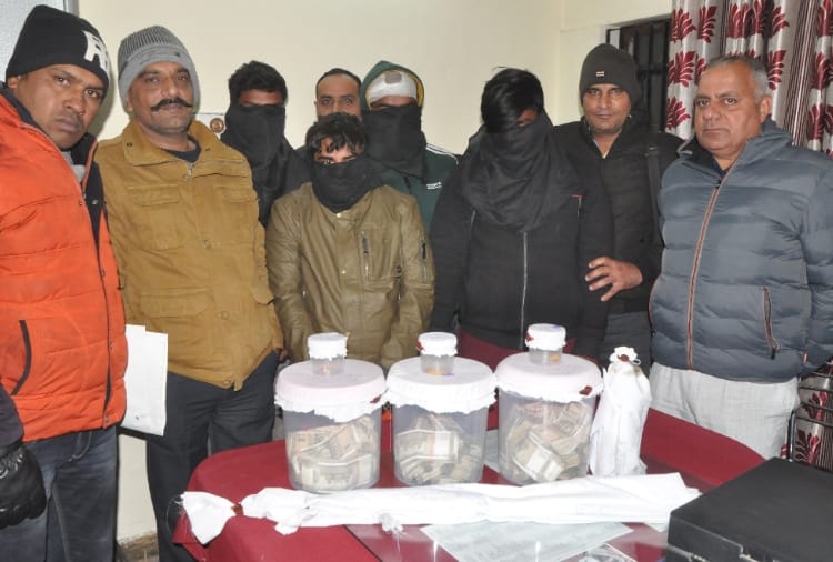 Police arrested four person