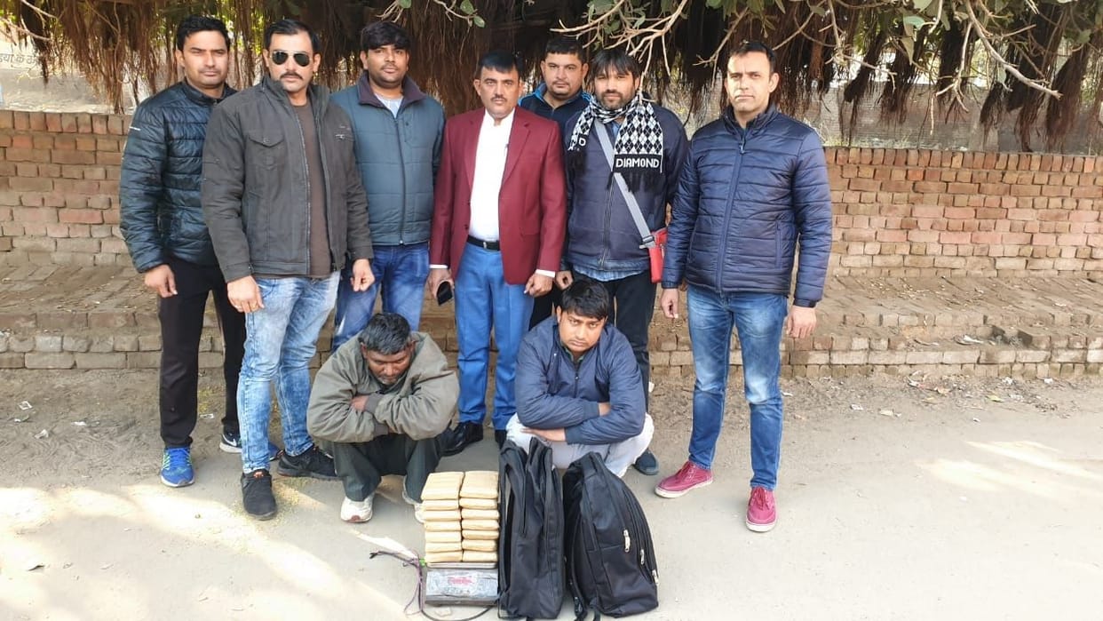 2 poeple arrested with 7 kg 160 gram sulfa