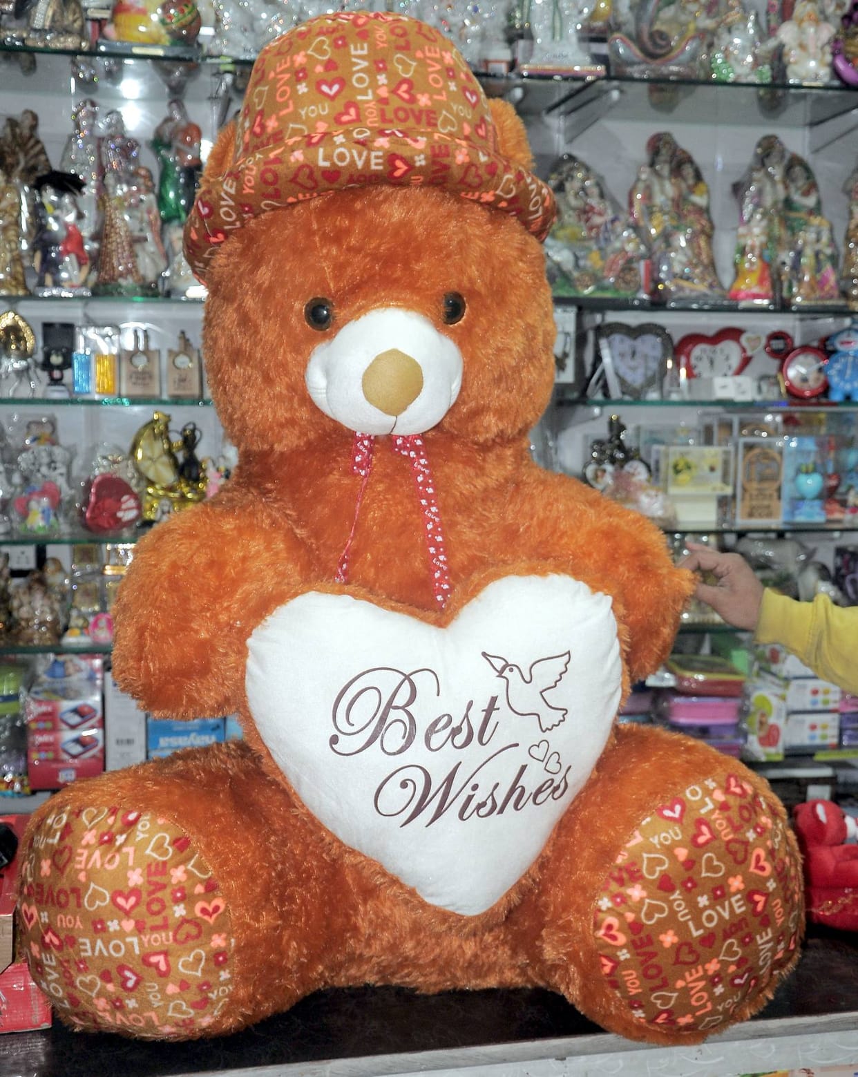 Markets adorned with New Year's Istbal