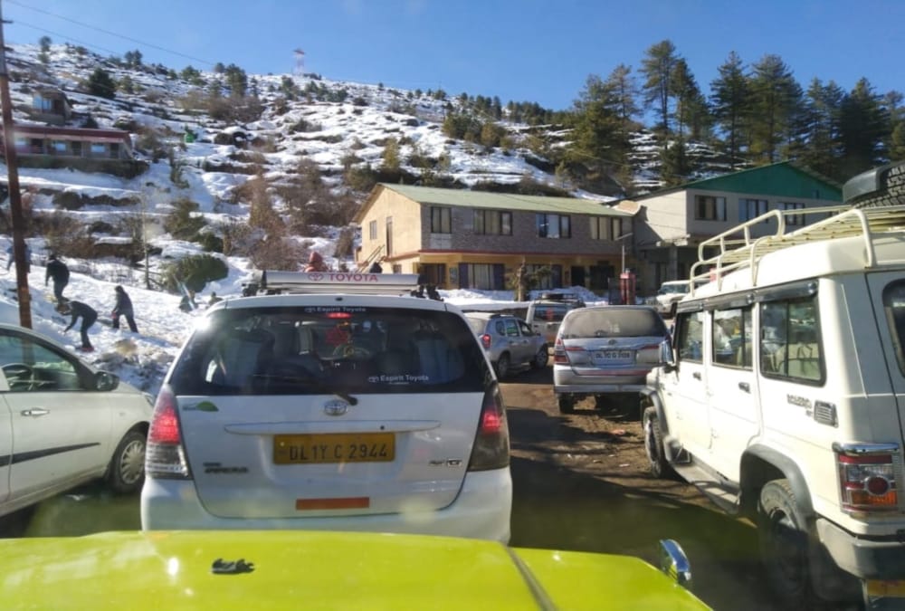 Tourists crowd in Auli and Nainital Traffic jam for new year 2020 celebration