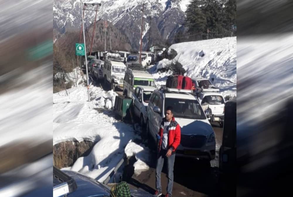 Tourists crowd in Auli and Nainital Traffic jam for new year 2020 celebration