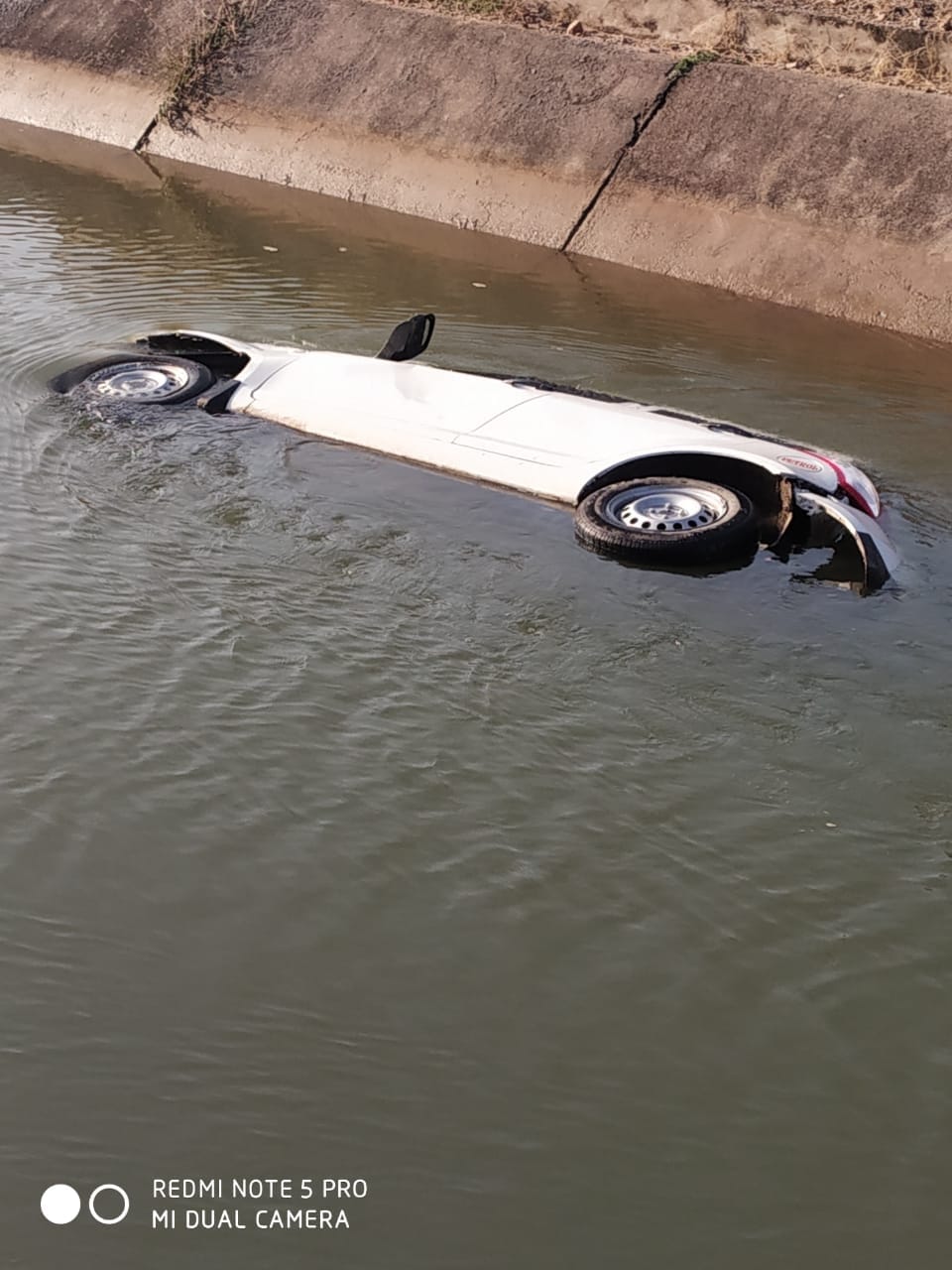 A car fallen in river car driver teacher dead,