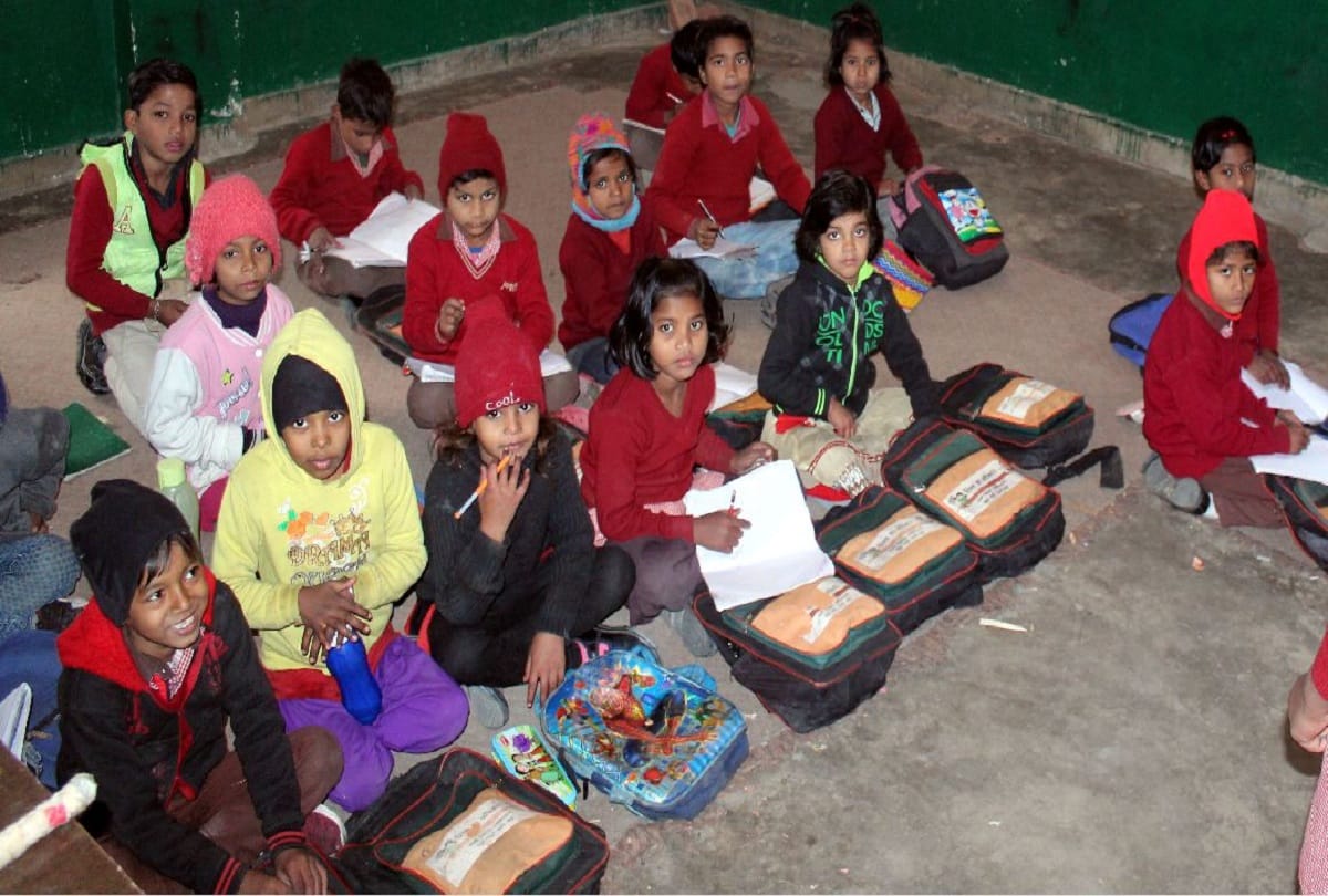 Noida government school students studies without benches in winter