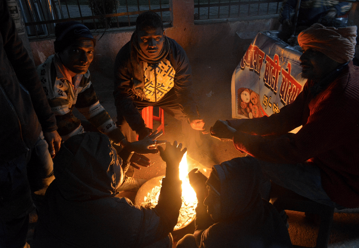 Up varanasi weather : Cold wave in varanasi and purvanchal district weather and temperature fog today