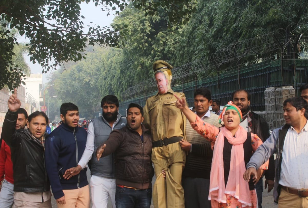 Indian Youth congress protest on UP Bhawan against UP police alleged behaviour with Priyanka Gandhi