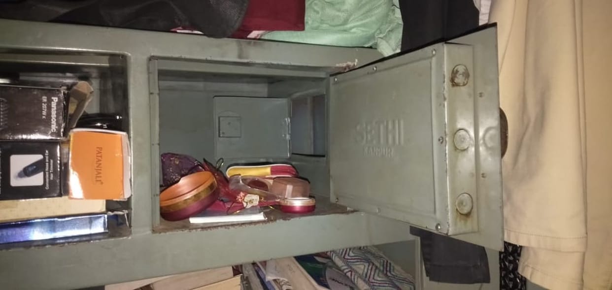 five houses targeted by theft
