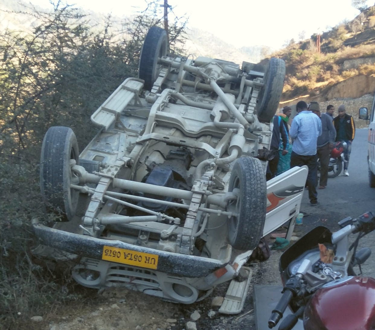 Jeep overturned, five injured in an attempt to save Scooty