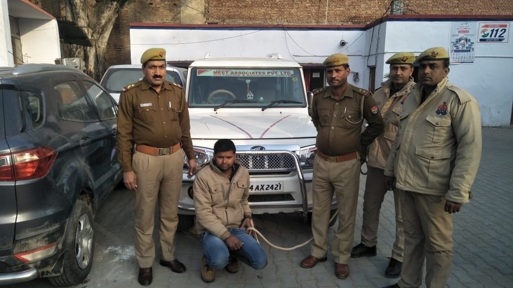 Police accused of theft climbed up to police