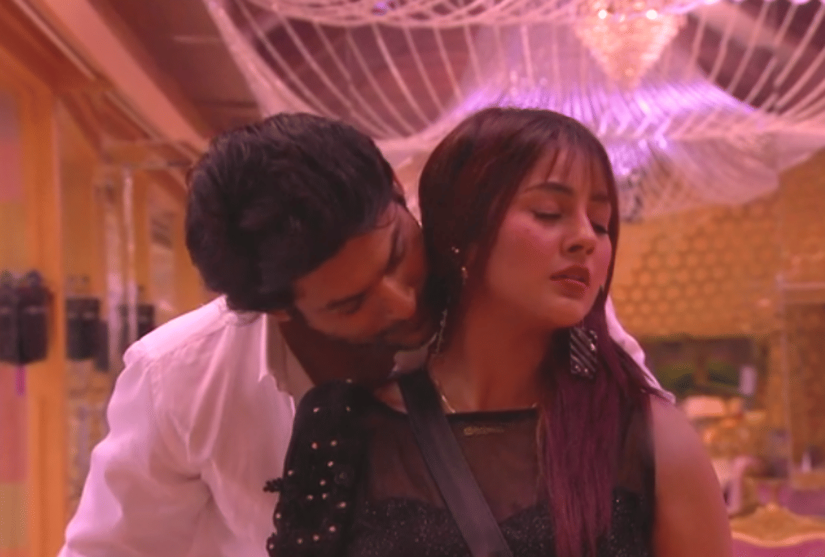 bigg boss 13 sidharth shukla and shehnaz gill shows love each other