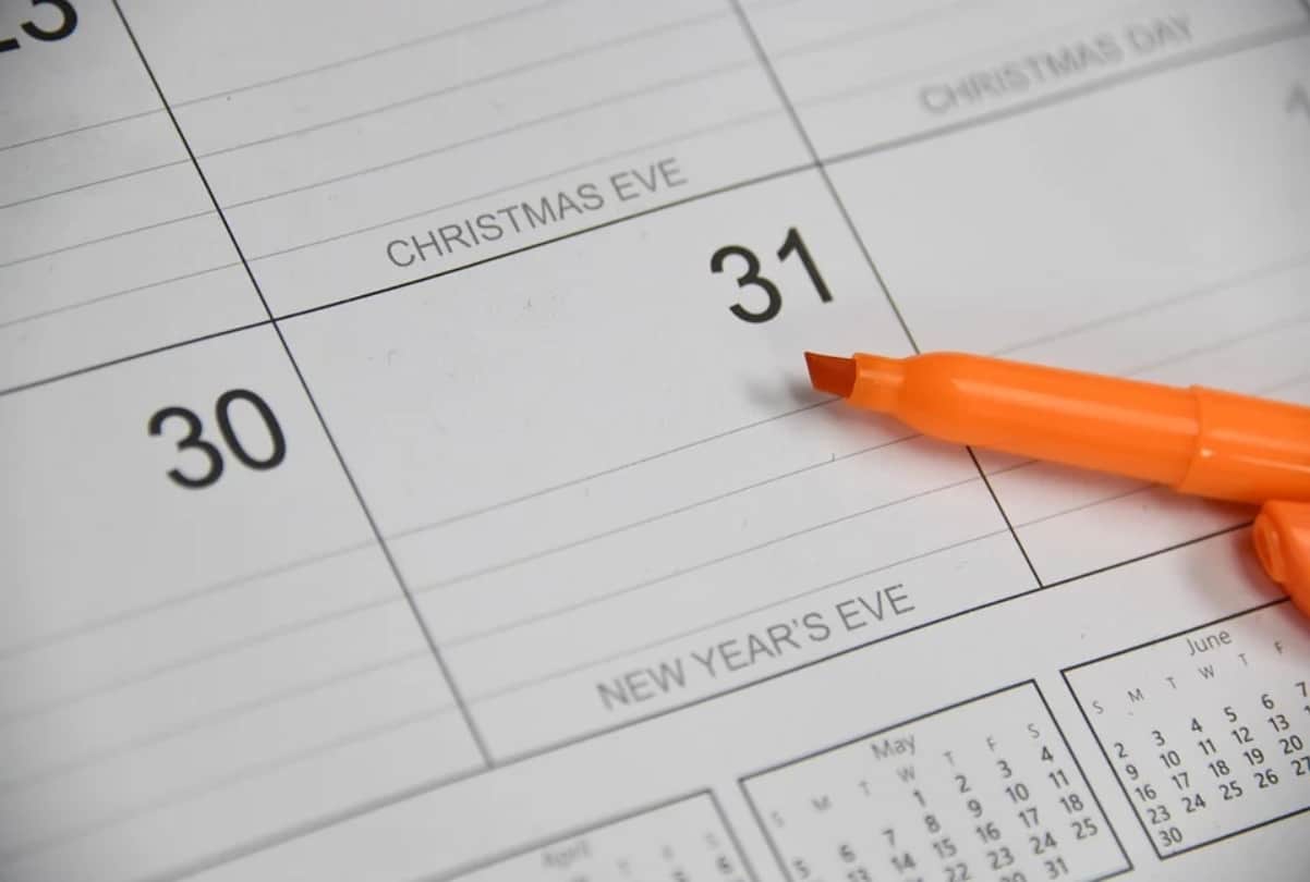 know about Gregorian calendar and Who started 12 months 365 days