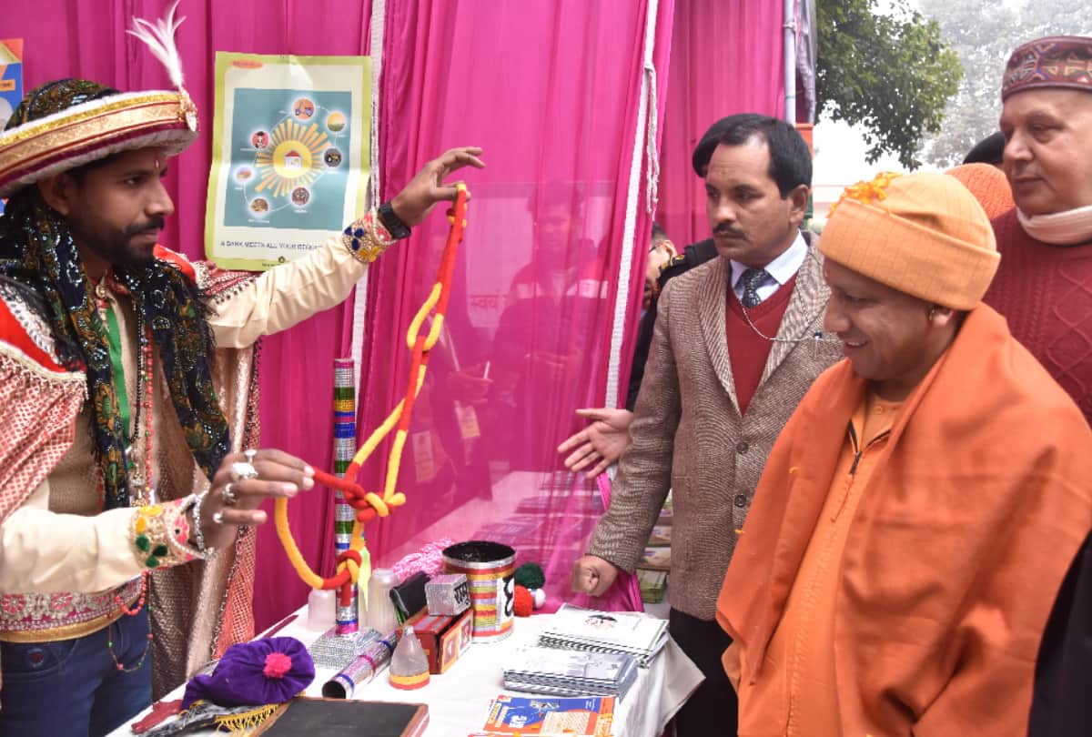 CM yogi adityanath shocked to see vegetable in gorakhpur