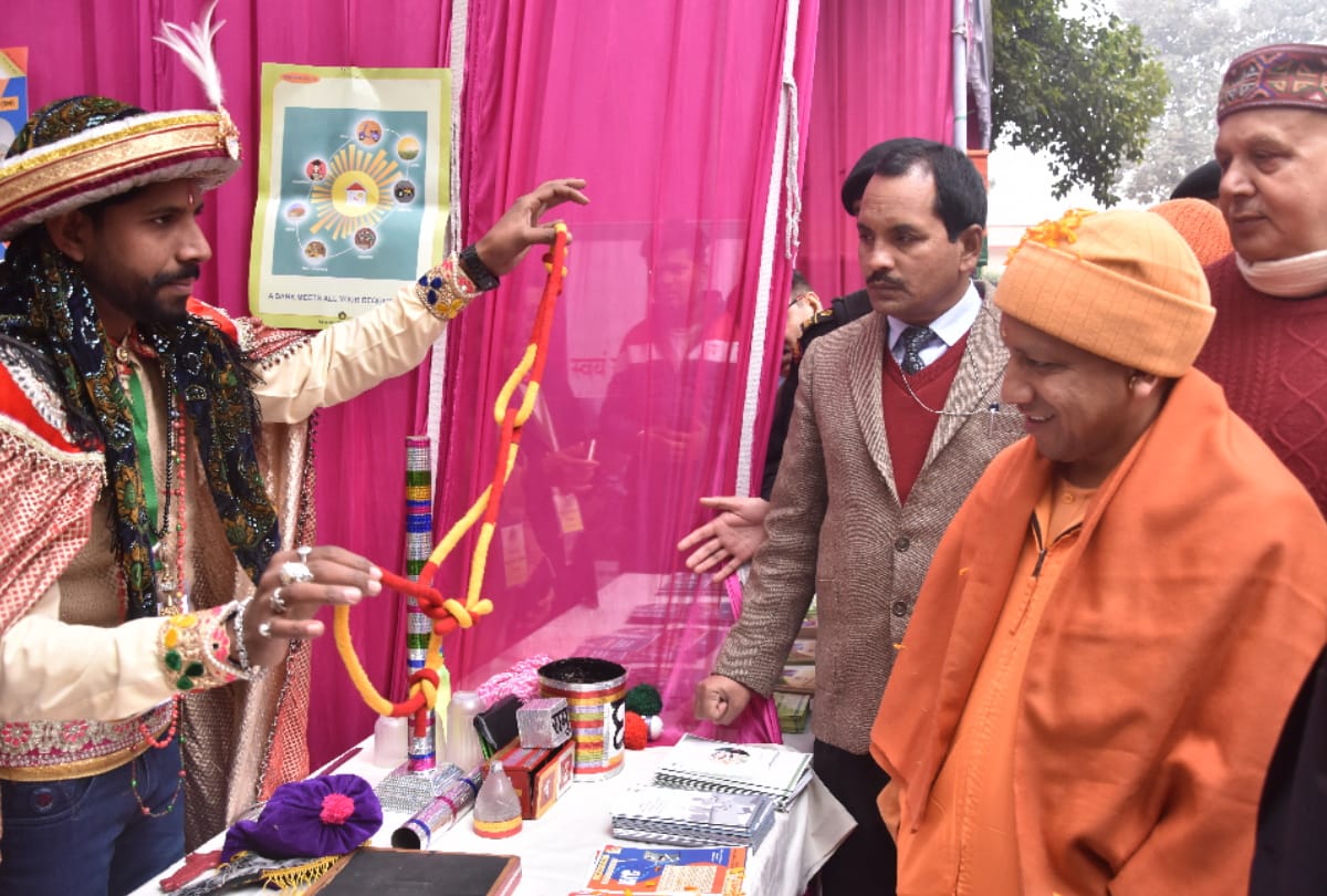CM yogi adityanath shocked to see vegetable in gorakhpur