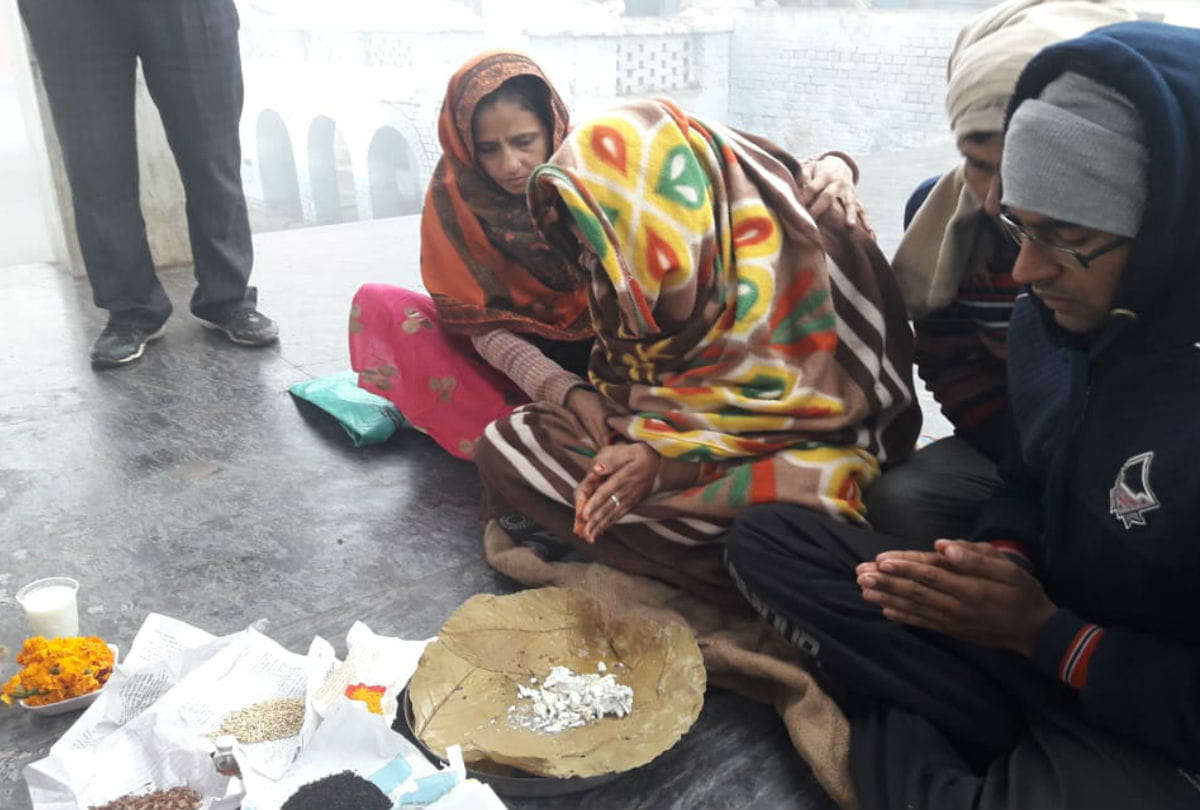Martyred Army Soldier Saurabh Katara bones immersed in Ganga Soronji
